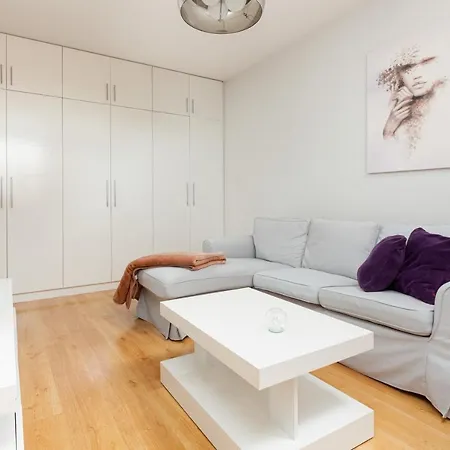 Apartment Na Woli Sowinskiego By Renters