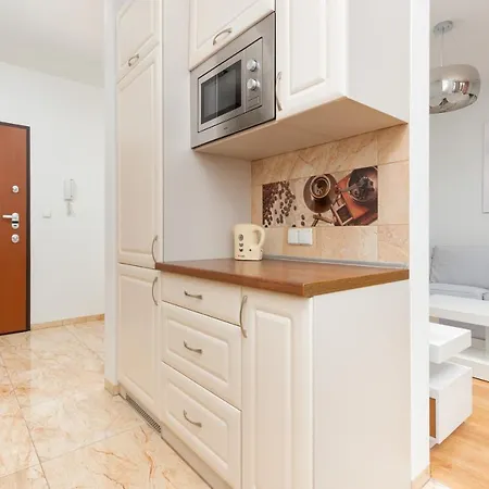 Na Woli Sowinskiego By Renters * Warschau