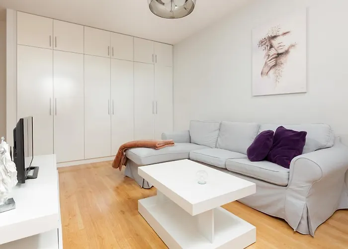 Apartment Na Woli Sowinskiego By Renters